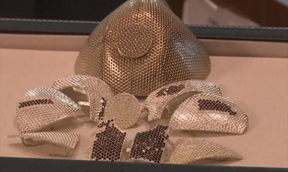 Μάσκα προστασίας μόνο ...1,5 εκατομμυρίων δολαρίων!